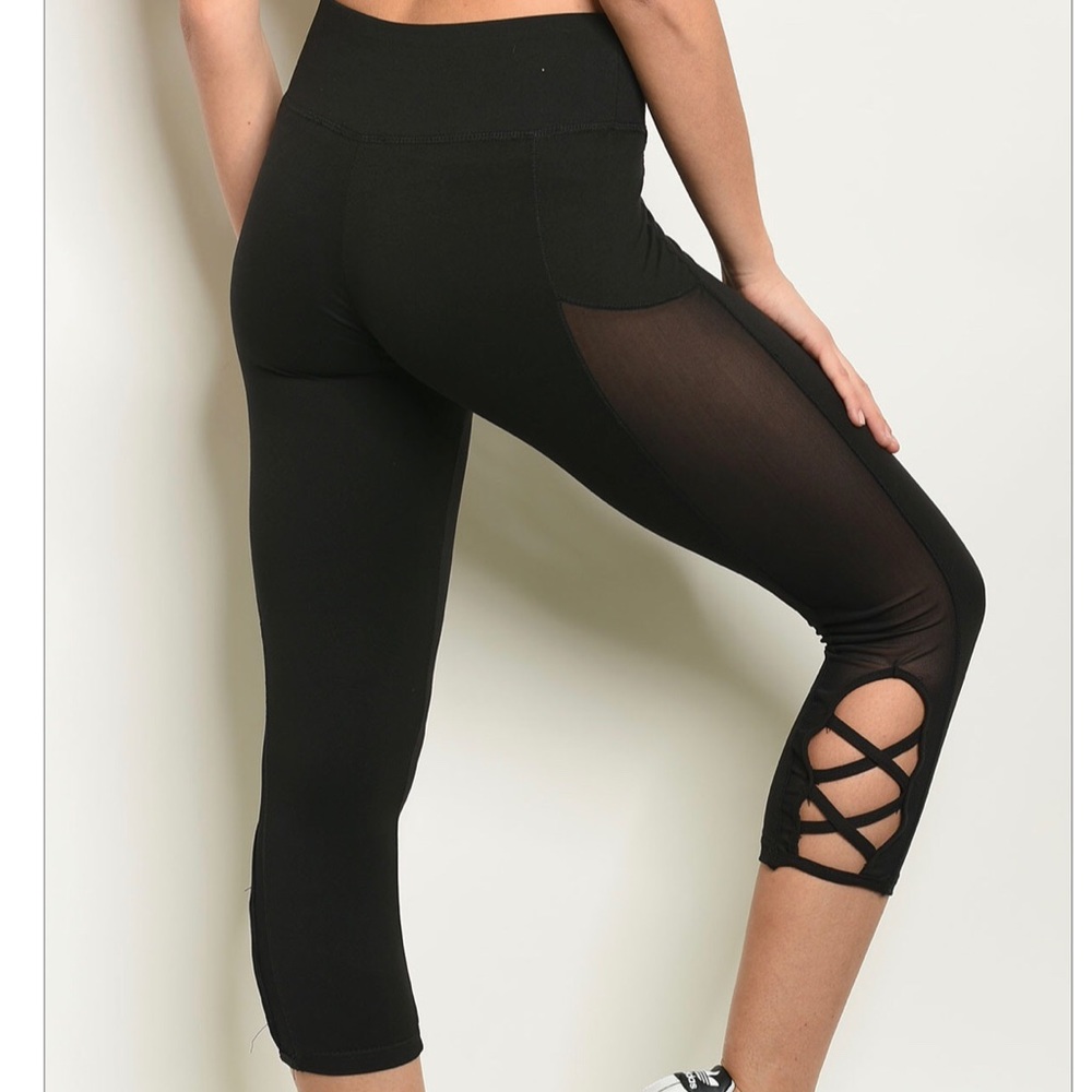 LAST PAIR! Black Capri Leggings